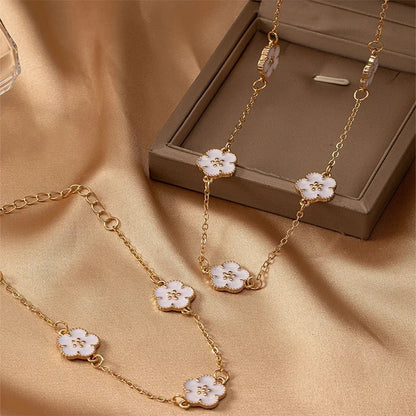Elegant Silver Clover Jewelry Set